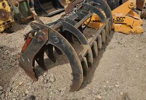   Skid steer claw grab