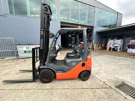 TOYOTA 32-8FG18 Forklift Dual Fuel (LPG/Petrol) - picture0' - Click to enlarge