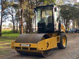 Caterpillar CS433E Vibrating Roller Roller/Compacting - picture0' - Click to enlarge