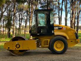 Caterpillar CS433E Vibrating Roller Roller/Compacting - picture1' - Click to enlarge