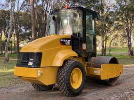 Caterpillar CS433E Vibrating Roller Roller/Compacting - picture2' - Click to enlarge