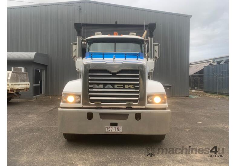 caption 2013 Mack Trident Tandem Tipper with HERCULES QUAD DOG