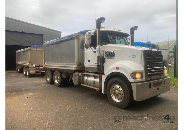 caption 2013 Mack Trident Tandem Tipper with HERCULES QUAD DOG