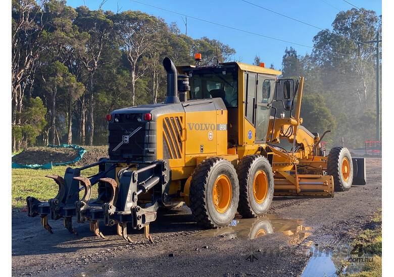 caption Volvo G930 Artic Grader Grader