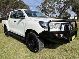 Toyota Hilux SR 4x4 Automatic Dualcab Ute.  One Owner.  - picture0' - Click to enlarge