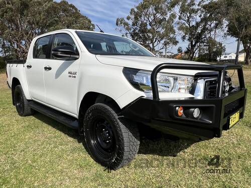 Toyota Hilux SR 4x4 Automatic Dualcab Ute.  One Owner. 