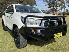 Toyota Hilux SR 4x4 Automatic Dualcab Ute.  One Owner.  - picture0' - Click to enlarge