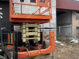 JLG 530LRT Scissor Lift - picture0' - Click to enlarge