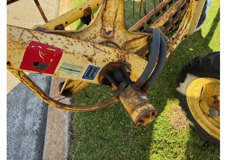 caption Hay Rake New Holland 258 Roller bar Hydraulic Drive Trailing