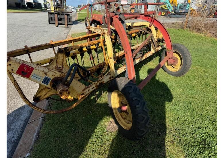 caption Hay Rake New Holland 258 Roller bar Hydraulic Drive Trailing