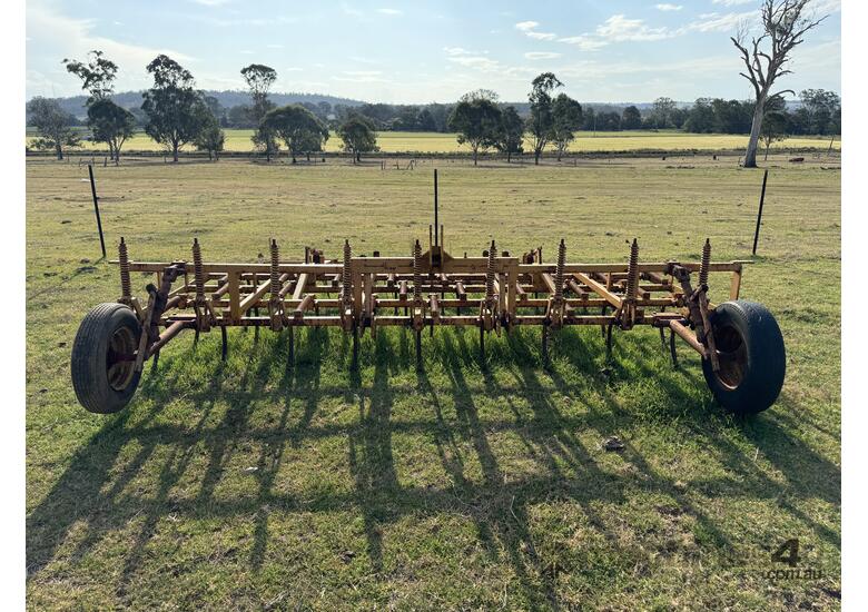 caption Multi Tyne Scarifier/Plough