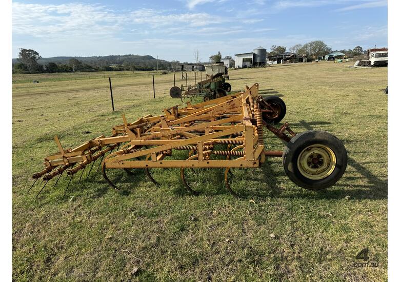 caption Multi Tyne Scarifier/Plough