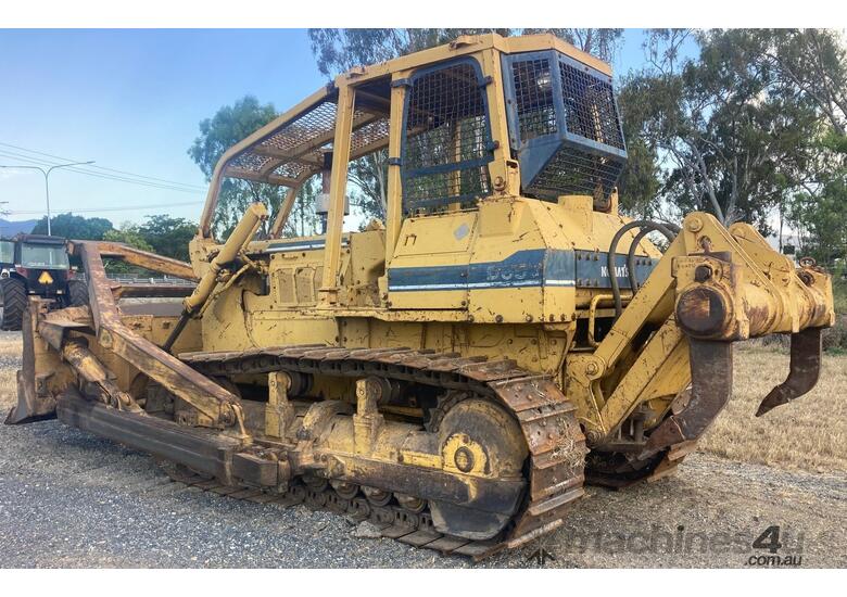 Komatsu D65E-8 dozer