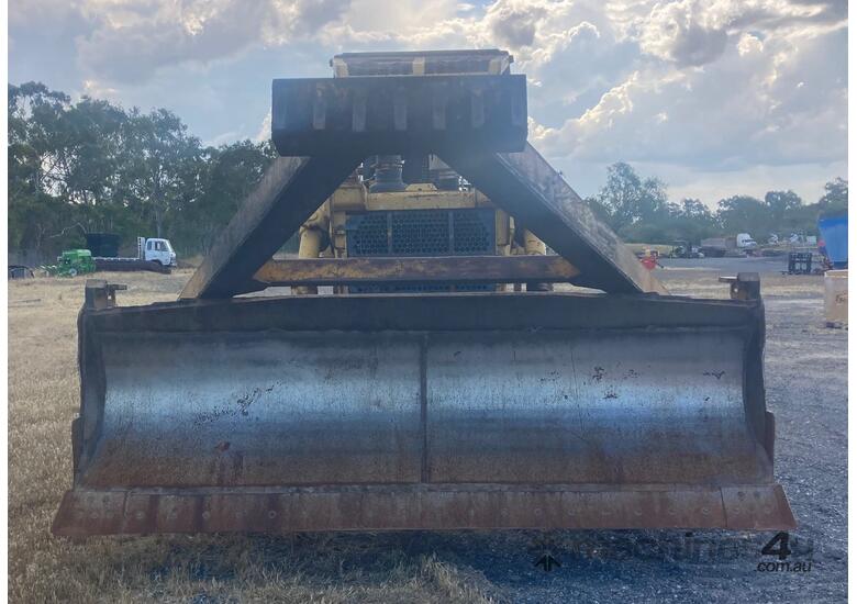 Komatsu D65E-8 dozer