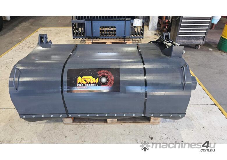 caption NORM Skid Steer 4 in1 BUCKET BROOM