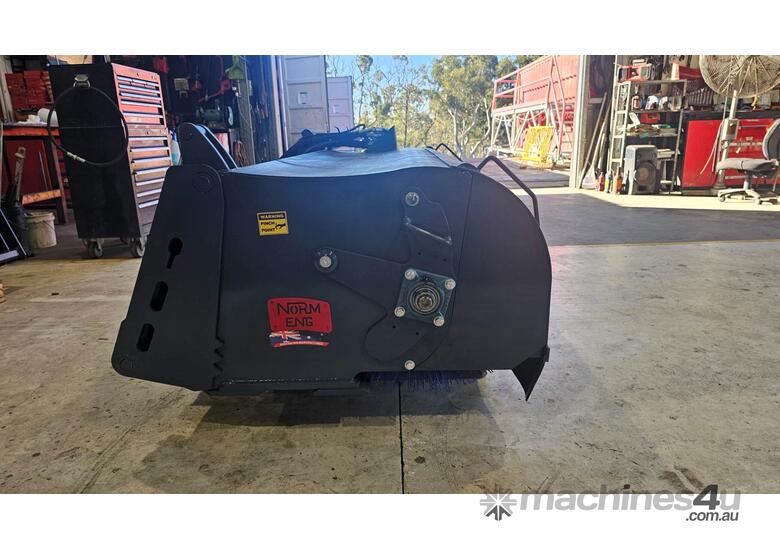 caption NORM Skid Steer 4 in1 BUCKET BROOM