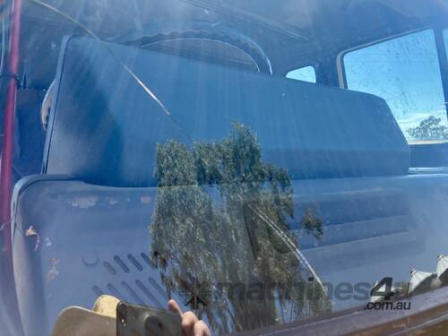 caption 1992 Isuzu FSR 750 Traytop