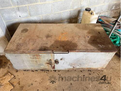 caption HEAVY DUTY TOOLBOX