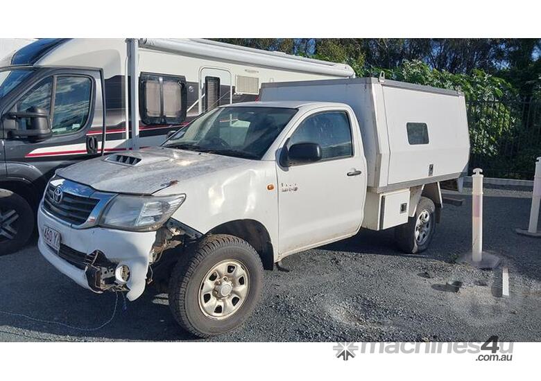 caption Toyota Hilux 150