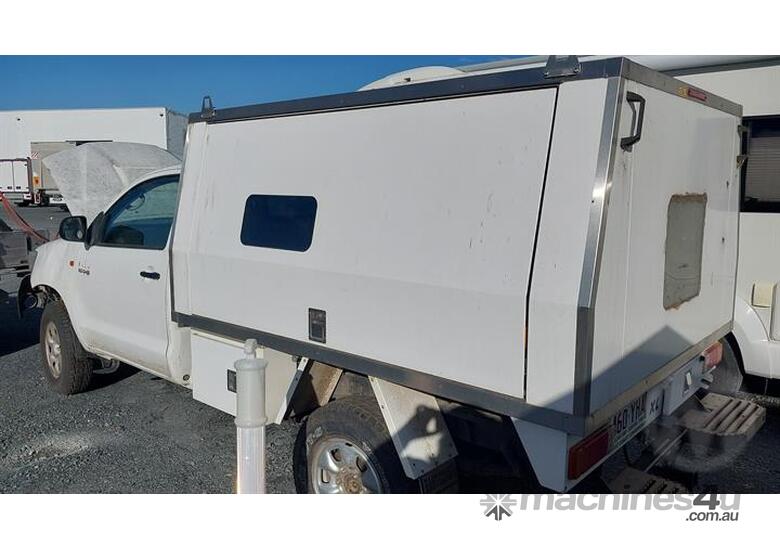 caption Toyota Hilux 150