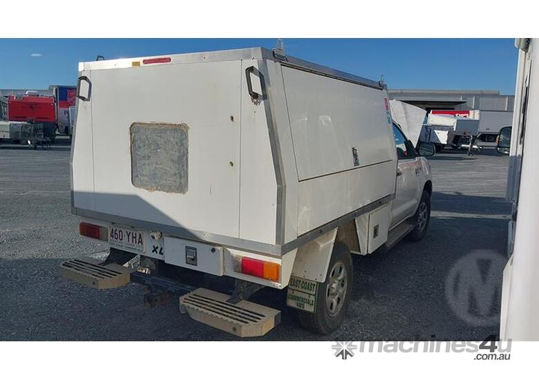 caption Toyota Hilux 150