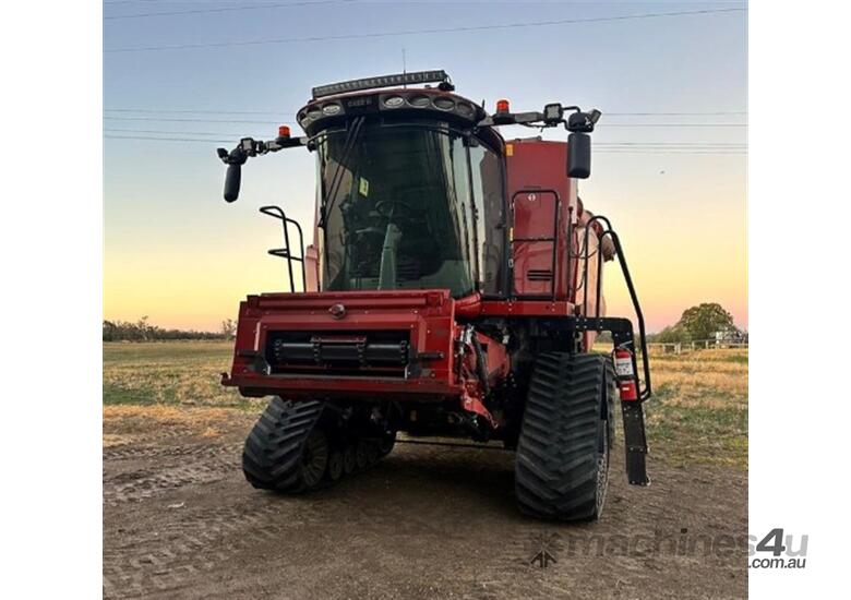 caption 2020 CASE IH 8250 Suspended Tracks Header