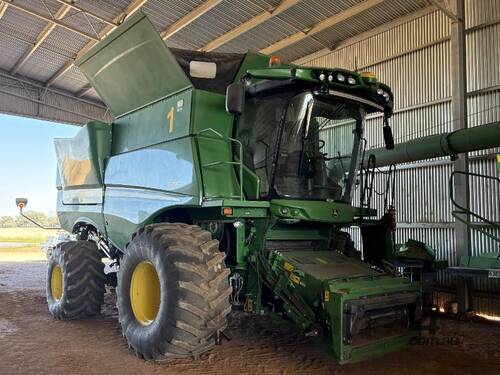 John Deere S790 Combine Harvester