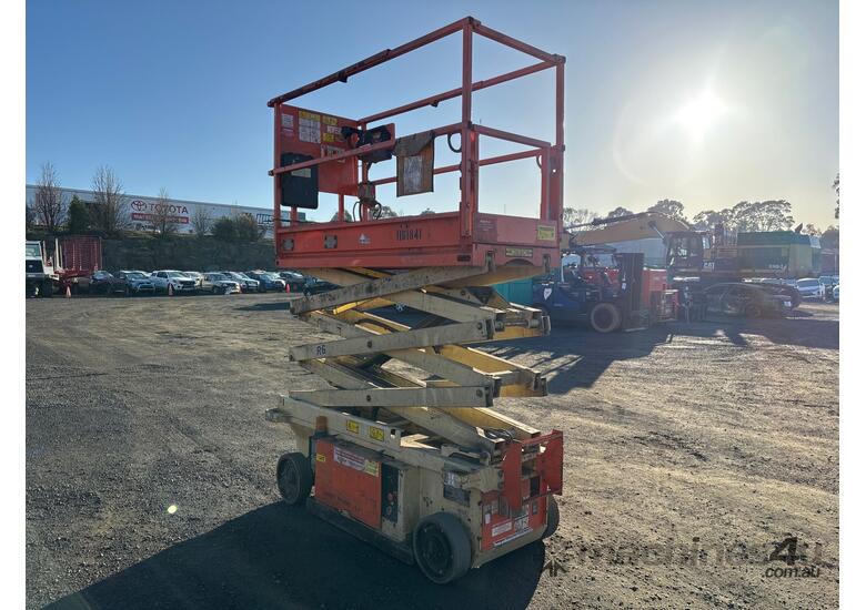 caption 2015 JLG Industries R6 Scissor Lift (Electric)