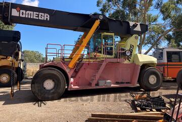 Omega RS65 - 45t Reach Stacker