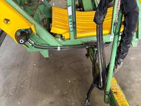 HUSTLER 4000 ROUND BALE FEEDER - picture0' - Click to enlarge