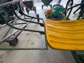 HUSTLER 4000 ROUND BALE FEEDER - picture1' - Click to enlarge