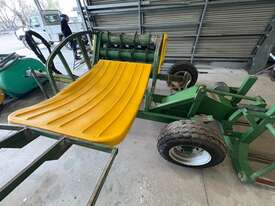 HUSTLER 4000 ROUND BALE FEEDER - picture2' - Click to enlarge