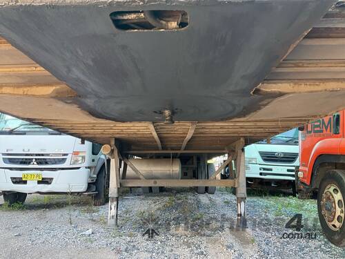caption 1993 Maxicube Tri Axle Refrigerated Pantech Trailer
