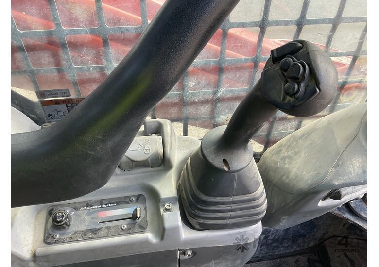 caption 2020 Kubota SVL-75-2 Tracked Skid Steer Loader
