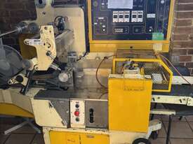 Horizontal Flow Wrap - picture2' - Click to enlarge