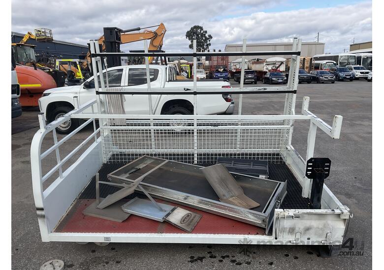 caption Mitsubishi Triton Ute Tray