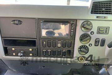 2015 Mitsubishi Fighter 2427 Curtainsider