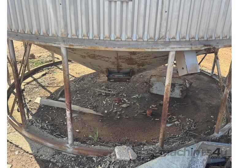 caption Nelson Silo