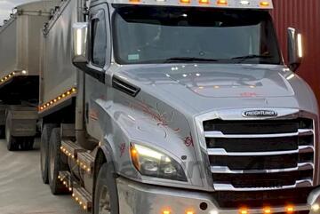 (9881) 2022 Freightliner Cascadia Tipper & Superdog (Trafalgar, VIC)