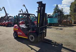 MANITOU MI50D - 5 TONNE FORKLIFTS IN DIESEL