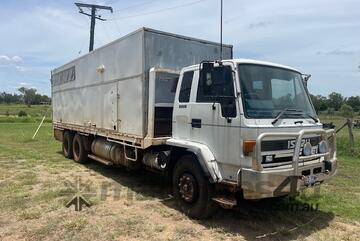 Isuzu Turbo Truck with Horse and Living Box