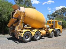 2001 International 2350G - picture1' - Click to enlarge