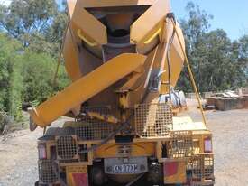 2001 International 2350G - picture2' - Click to enlarge