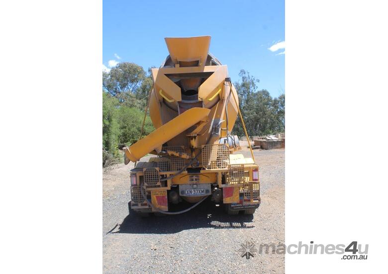 2001 International 2350G