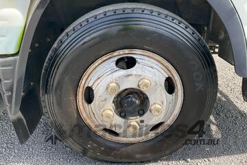 2015 Mitsubishi Canter 515 Table Top Beaver Tail