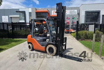 Toyota Forklift 2.5T with Sideshift (Unit#:AU421)