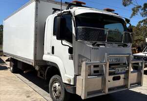 2009 Isuzu FRR 600 4x2 Pantech Reliable Delivery Truck