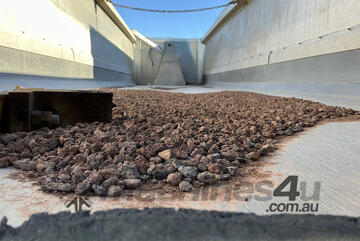 2001 HXW ST3 Tri Axle Tipper