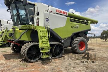 2017 Claas Lexion 770 Combines
