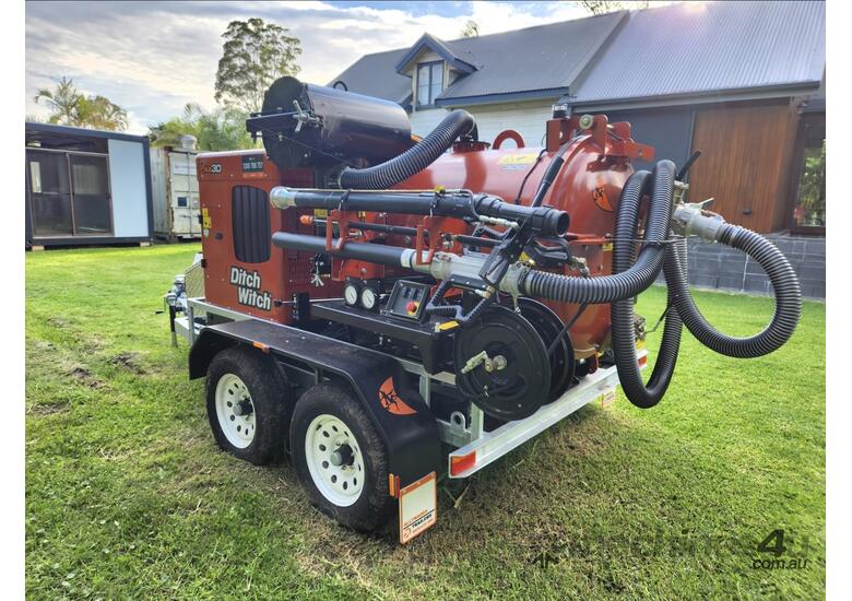(Like New)Ditch Witch AX30 (300-gallon / 1,135L) Vacuum Excavator